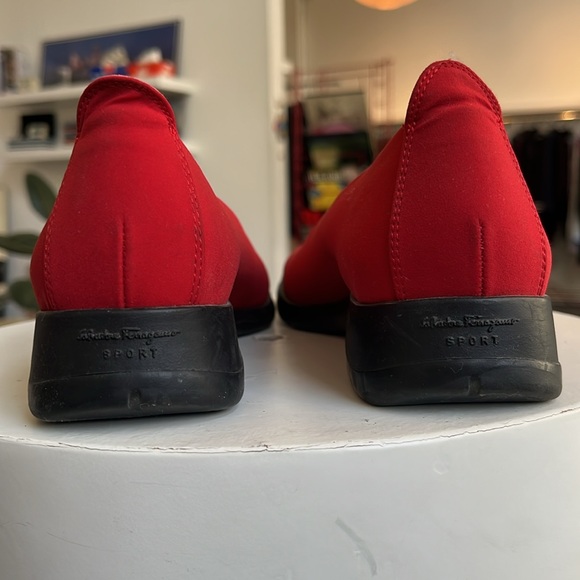 Vintage Salvatore Ferragamo slip-on shoe in vibrant red - Picture 3 of 3